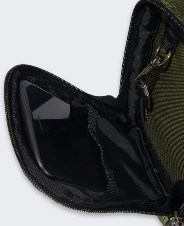 Saszetka Carhartt Crossbody Zip basil3.jpg